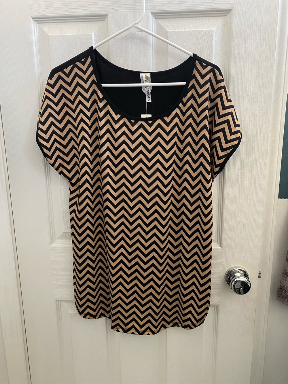 Espresso Black and Beige Chevron Short Sleeve Tunic